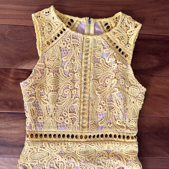 Lulu’s Dream Life Yellow Lace Bodycon Dress size XS - Picture 5 of 6
